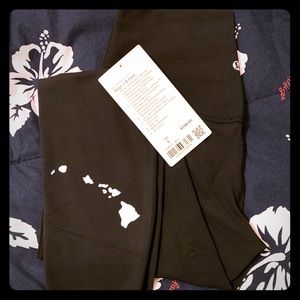 ✌🏽SOLD✌🏽Lululemon Hawaii Black Align 7/8 Pants
